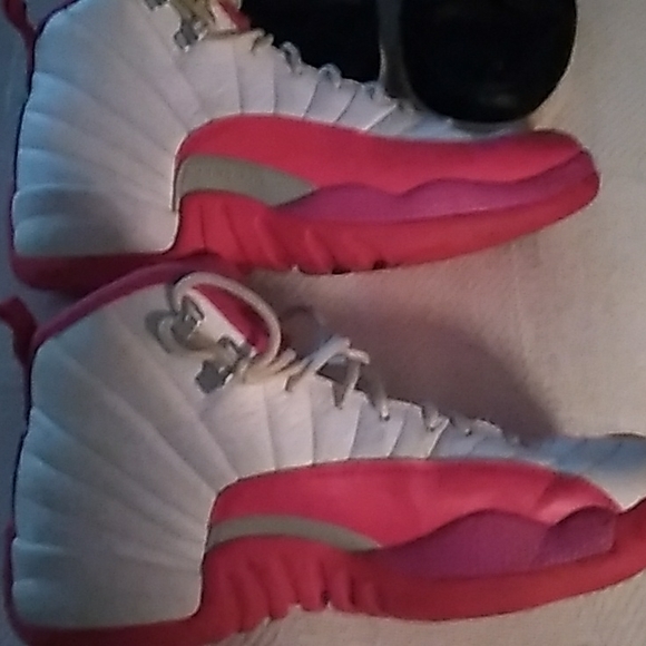 Nike Jordan 12 Retro Dynamic Pink - Picture 3 of 4